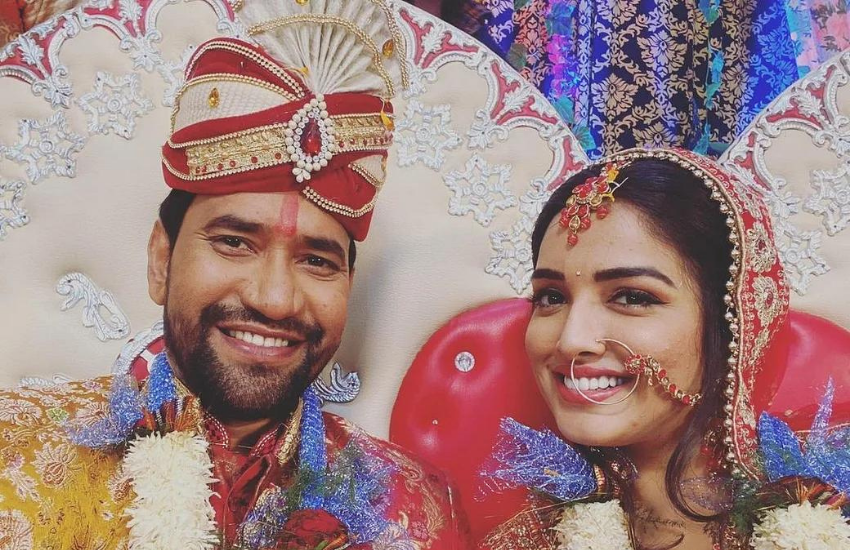मंशा लाइमलाइट से दूर रहती हैं। इनकी शादी को 20 साल हो चुके हैं, लेकिन वो लोगों के सामने आना नहीं पसंद करती हैं।