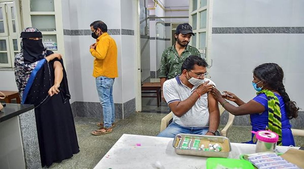 बेंगलुरु के वैक्सिनेशन सेंटर की तस्वीर। फोटो- पीटीआई