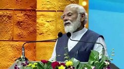 लाइव शो में अखिलेश यादव के नेता ने पीएम पर कसा तंज, बोले – अर्थव्यवस्था कैसे सुधारना है ये मोदी जी टेलीप्रॉन्पटर से पढ़ नहीं सकते