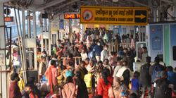 कोरोनाः फिर लगेगा लॉकडाउन? फैलते ‘ओमीक्रॉन’ के बीच सूबों से बोला केंद्र- ढिलाई न बरतें, भीड़ काबू करने को पाबंदियों पर करें विचार