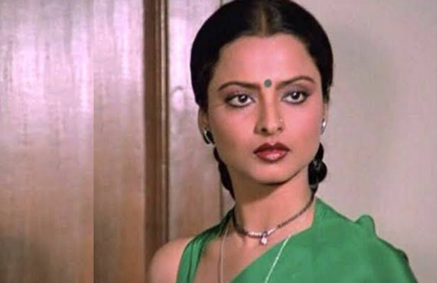 रेखा एयरहोस्टेज बनना चाहती थीं और उनके दोस्त उनकी शक्ल का मजाक बनाते थे। इसे भी पढ़ें-रेखा-काजोल- मलाइका अरोड़ा ही नहीं, इन स्टार्स को भी सुनने पड़े थे डस्की स्किन के चलते ताने