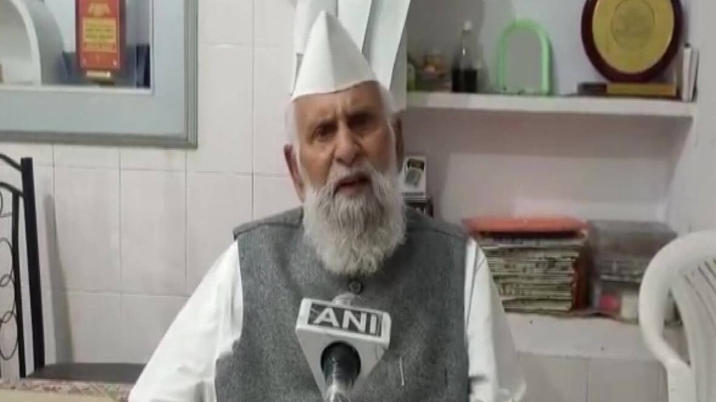 सपा सांसद शफीकुर्रहमान बर्क ने शुक्रवार को विवादित बयान देते हुए कहा कि शादी के लिए लड़कियों की उम्र बढ़ाने से आवारगी का मौका मिलेगा। (फोटो: एएनआई) 