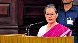 सोनिया गांधी को मिला ED का नोटिस तो कांग्रेस नेता बोले – शेरनी को छेड़ा है अब अंजाम तो भुगतना पड़ेगा, यूजर्स ने मारा ताना