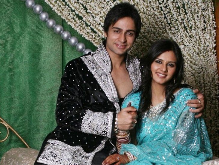 2009 में शादी के 6 साल बाद जब दलजीत कौर पति से अलग हुईं तो फिर कभी साथ नजर नहीं आईं।