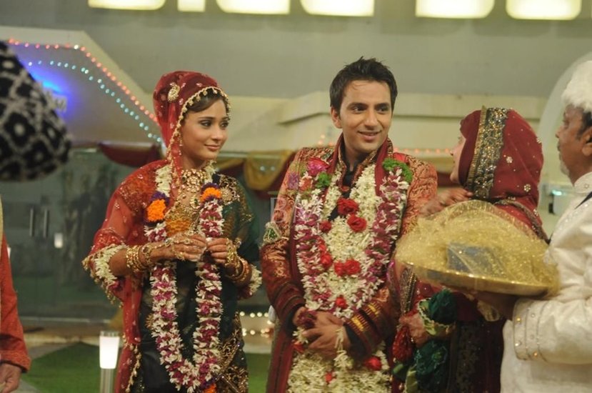 सारा खान ने 2010 में अली मर्चेंट से शादी की थी। 2011 में तलाक के बाद दोनों कभी साथ नहीं दिखे।