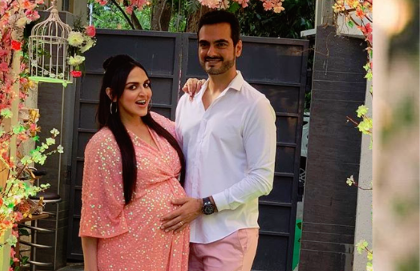 हेमा मालिनी की बेटी ईशा देओल भी भी अपनी दूसरी बेटी के जन्म के बाद डिप्रेशन की शिकार हो गई थीं।
