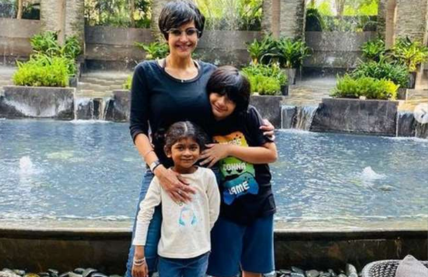 मंदिरा बेदी भी अपने बेटे के जन्म के बाद लंबे समय तक डिप्रेशन में रही थीं, लेकिन एक्सरसाइज और वर्कआउट से ये पोस्ट प्रेग्नेंसी डिप्रेशन से बाहर आ गई थीं।