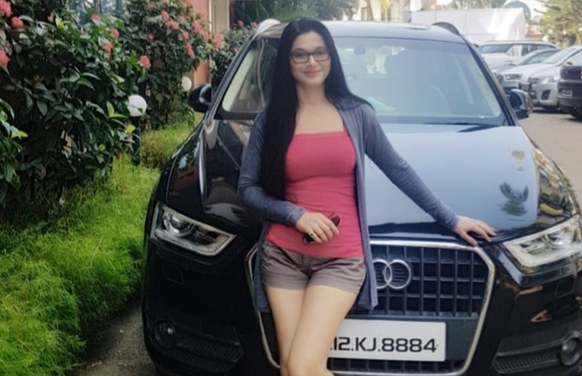 तसनीम को टीवी इंडस्‍ट्री में काम करते हुए 22 साल हो गए हैं। तसनीम ने 'घराना' टीवी सीरियल से अपने करियर की शुरुआत की थी।