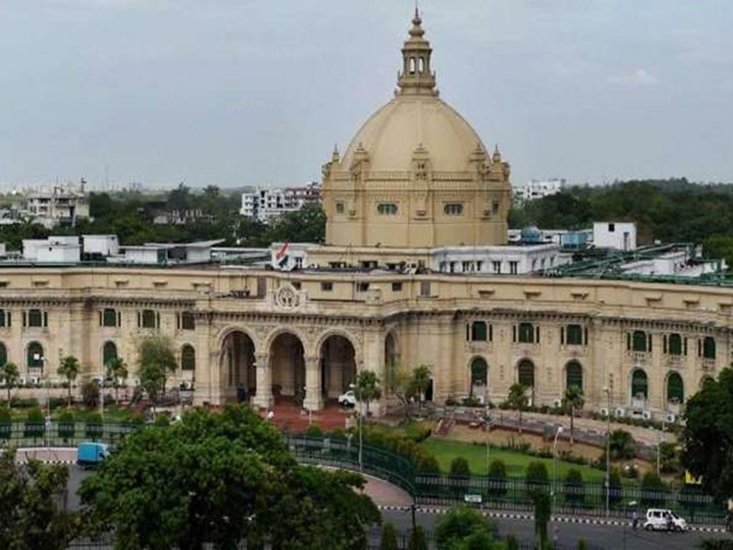 यूपी में विधानसभा चुनाव होने जा रहे हैं। इस बार सीधी टक्कर योगी आदित्यनाथ (Yogi Adityanath), अखिलेश यादव (Akhilesh Yadav) और मायावती (Mayawati) में बताई जा रही है।