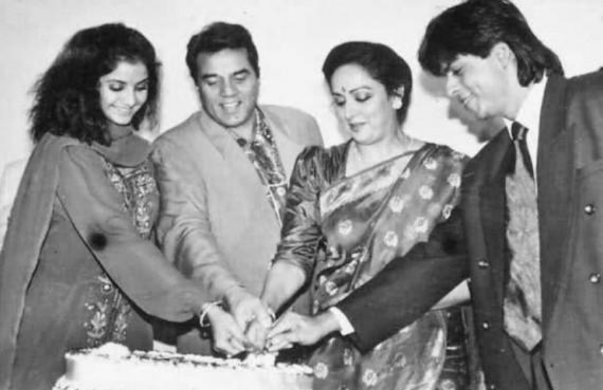 साल 1992 में पहली बार हेमा ने जब शाहरुख को अपनी फिल्म 'दिल आशना है' में लिया तो बतौर हीरो लेने के लिए स्क्रीन टेस्ट लिया तो वह कई तरह की दुविधाओं में थीं।