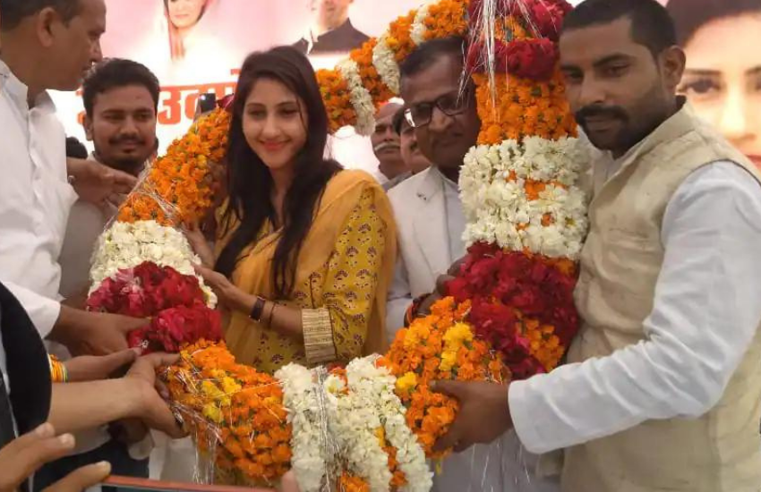 अदिति ने तब कहा था कि प्रियंका बहुत ही सशक्त महिला हैं। वह उनकी गाइडेंस में राजनीति में आना चाहती थीं, इसीलिए कांग्रेस से चुनावी पारी शुरू की।