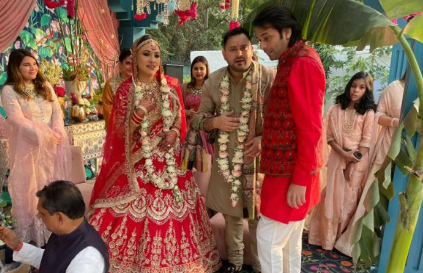 छोटे भाई को खास अंदाज में आशीर्वाद देते हुए तेजप्रताप ने अपने ट्विटर अकाउंट पर लिखा है कि- ज़िंदगी की नई पारी की शुरूआत के लिए “अर्जुन” को अथाह आशीर्वाद.