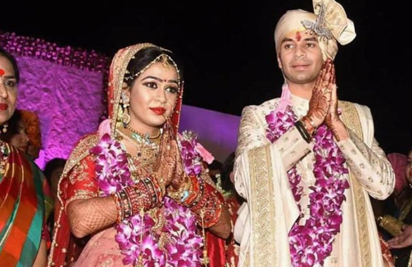 बता दें कि, साल 2018 में तेज प्रताप की शादी चंद्रिका राय की बेटी एश्वर्या से हुई थी। हालांकि शादी के कुछ महीनों बाद ही तेज प्रताप ने कोर्ट में तलाक की अर्जी दे दी थी।