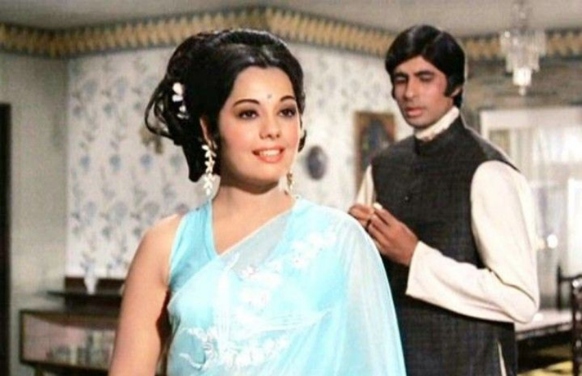 अमिताभ बच्चन एक समय मुमताज की मर्सिडीज कार को पसंद करते थे और ये बात किसी से मुमताज को पता चल गई थी। तब मुमताज दिन अमिताभ की कार लेकर चली गईं और अपनी कार बिग बी के लिए छोड़ दी थी। बाद में अमिताभ जब इसे वापस करने गए तो उन्होंने कहा कि ये उनकाी तरफ से उपहार है।Photos: Social Media