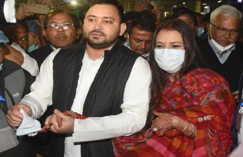 बता दें कि हिंदू परंपरा के अनुसार राजश्री ने हाथ में सिंधोरा पकड़ कर रखा था।