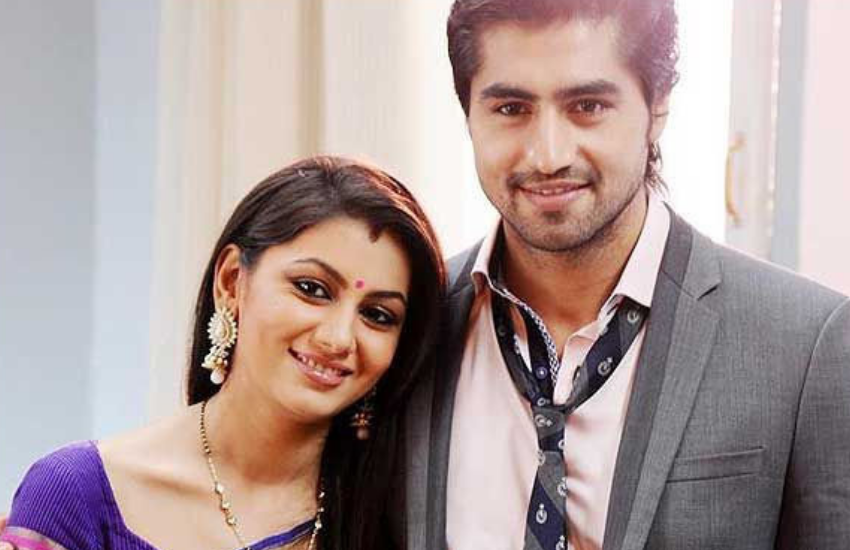 हर्षद और सृति एक साल से ज्यादा समय तक साथ रहे थे, लेकिन इस लव स्टोरी में तीसरे व्यक्ति यानी कुणाल करन कपूर की हो गई थी।