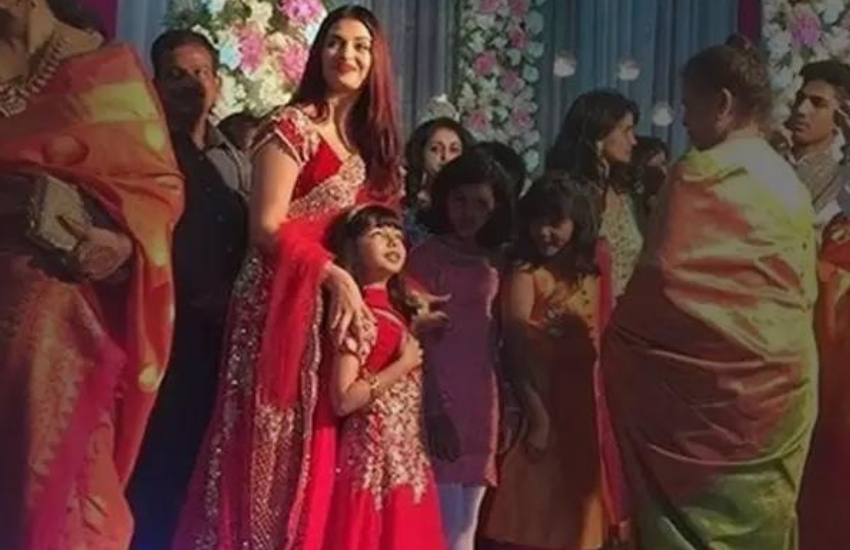 ऐश्वर्या राय ने अपनी मौसेरी बहन की शादी में रेड थीम पर अपना और आराध्या का ड्रेस बनवाया था। इसे भी पढ़ें - आराध्या का नाम रखने में ऐश्वर्या राय को लगे थे 4 महीने, नामकरण संस्कार न करने की अमिताभ बच्चन ने बताई थी ये वजह