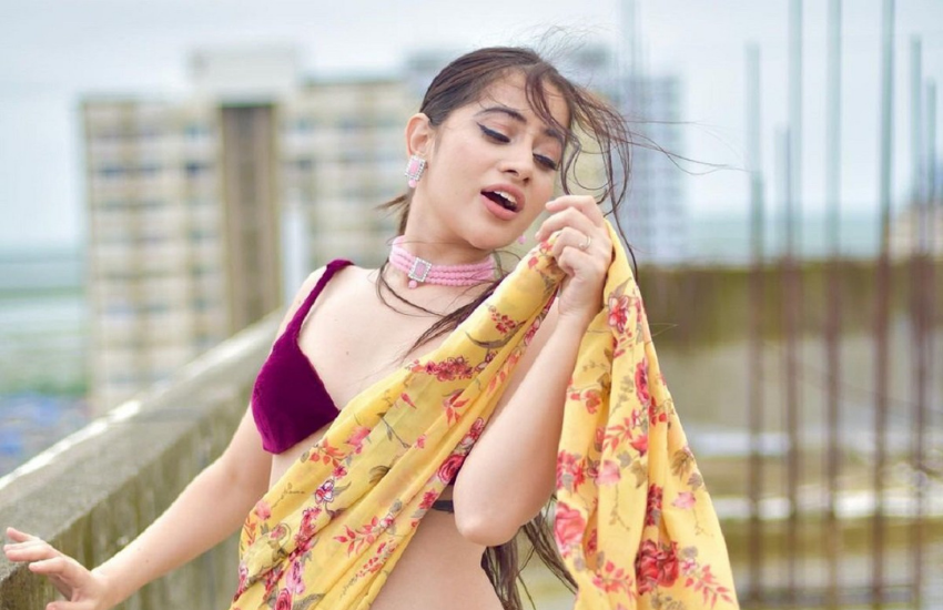 उर्फी का कहना था कि उनकी मां ने हमेशा उन्हें स्वतंत्र सोच रखने पर बल दिया और यही कारण है कि वह जो कुछ हैं अपनी मर्जी से हैं।
