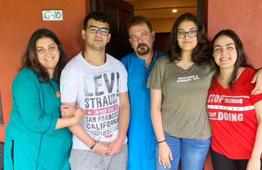 शनेल पेशे से एक वकील हैं उन्होंने मुंबई के गर्वमेंट लॉ कॉलेज से LAW (कानून) में ड‍िग्री हास‍िल की है। इसके बाद उन्होंने वॉश‍िंगटन डीसी के जॉर्जटाउन यून‍िवर्स‍िटी लॉ सेंटर से एलएलएम डिग्री पूरी की थी।