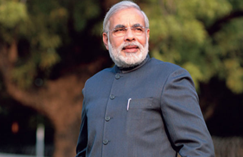 मोदी का कहना था कि उनके पास रुपये भी नहीं थे कि वह जहां जाना था वहां जा सकें। कई घंटों स्टेशन पर ही बैठेने के बाद उन्हें लेने जब कोई आया तो वह राहत महसूस किए थे।