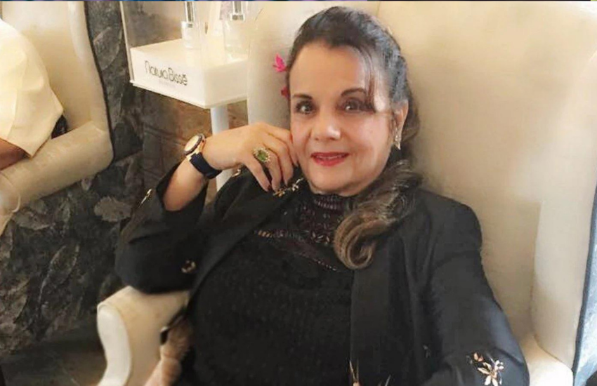 मुमताज देव आनंद के साथ 7वीं फिल्म साइन की थीं, हरे रामा, हरे कृष्णा। इसके लिए उन्हें नेपाल जाना था। पूरी फिल्म यूनिट नेपाल पहुंच चुकी थी, लेकिन फिल्म सेना ने मुमताज को फिल्म करने पर प्रतिबंध लगा दी थी।