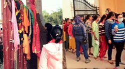 राजस्थान: नकल रोकने के नाम पर खुले में उतरवाए गए लड़कियों के स्वेटर और दुपट्टे, Photo शेयर कर गहलोत सरकार पर बरसे बीजेपी नेता