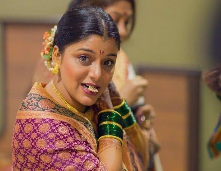 Yeh Rishta Kya Kehlata Hai: टीवी के पॉपुलर शो ये रिश्ता क्या कहलाता है में देव्यानी सिंघानिया का किरदार निभाती हैं एक्ट्रेस क्षिती जोग (Kshitee Jog)। क्षिती 2014 से इस शो का हिस्सा हैं। शो में उनके किरदार के लिए उन्हें टीवी अवार्ड भी मिल चुका है। क्षिति जोग के माता पिता भी एक्टर हैं। आइए जानें क्षिति के परिवार से जुड़ी कुछ बातें: