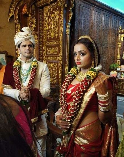 पारुल चौहान यूपी में लखीमपुर खीरी की रहने वाली हैं। उन्होंने एक्टर चिराग ठक्कर से शादी की है। 