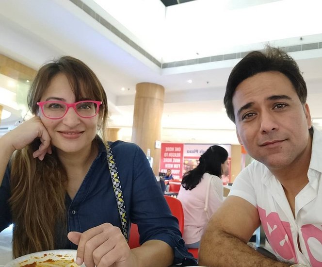 एक बार रक्षंदा खान को उनके जन्मदिन पर सचिन ने एक डायरी दी जिसमें उन्होंने उनके लिए खुद से ढेर सारे गीत लिखे थे। ये तोहफा रक्षंदा के दिल को छू गया। 