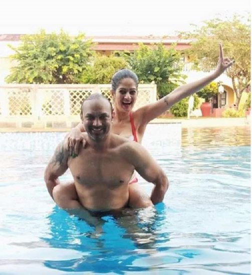 रेशम टिपनिस ने तलाक के बाद शादी तो नहीं की लेकिन पिछले करीब 5 साल से वह लिवइन रिलेशनशिप में रह रही हैं।