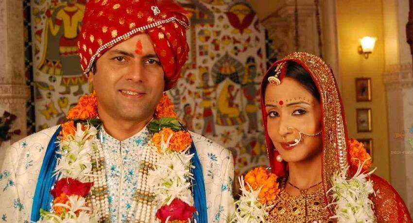 शो में संजीव सेठ की पत्नी का किरदार निभाती हैं लता सभरवाल। लता रियल लाइफ में भी संजीव की पत्नी हैं। दोनों ने साल 2010 में शादी रचाई थी।&nbsp;