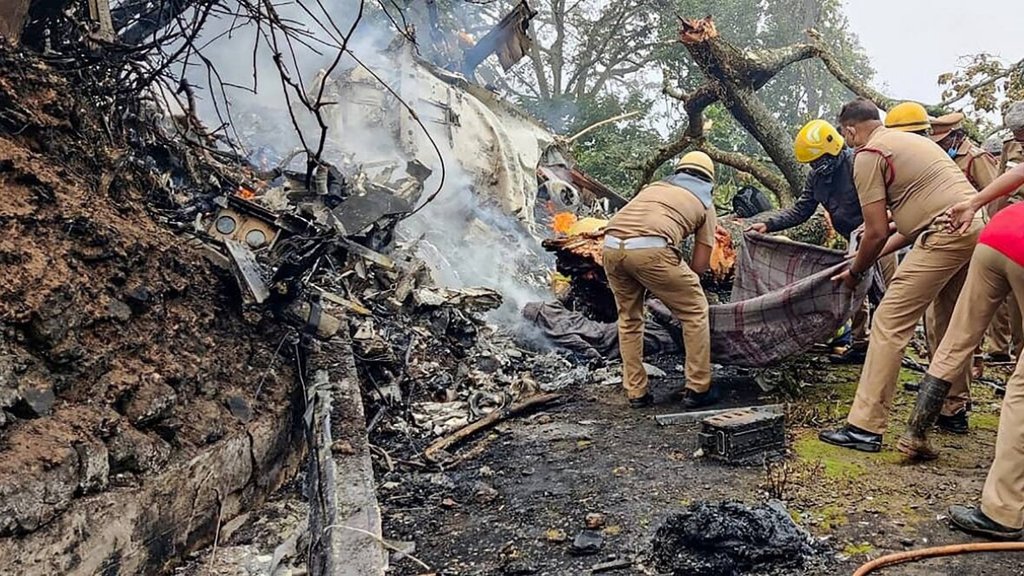 बुधवार को तमिलनाडु में हुए वायुसेना हेलिकॉप्टर हादसे में जनरल बिपिन रावत समेत 13 लोगों की मौत हो गई थी। (फोटो: पीटीआई)