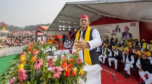 akhilesh yadav, mamata banerjee