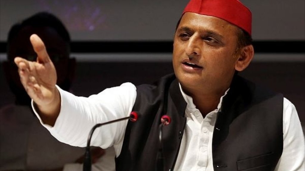 वाराणसी में अमूल प्लांट का उद्घाटन किए जाने को लेकर अखिलेश यादव ने भाजपा सरकार पर निशाना साधते हुए उन्हें कैंचीजीवी बता दिया। (एक्सप्रेस फाइल फोटो) 
