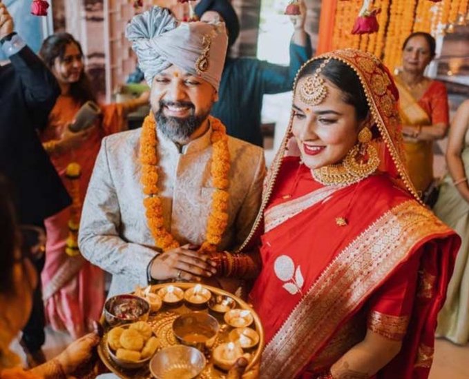 अंगिरा धर और आनंद तिवारी।