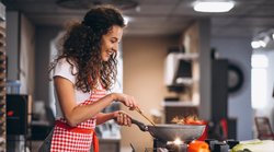 खाद्य तेलों के महीने भर में आठ से 10 रुपए किलो घटे दाम, आगे और नीचे आने की उम्मीद