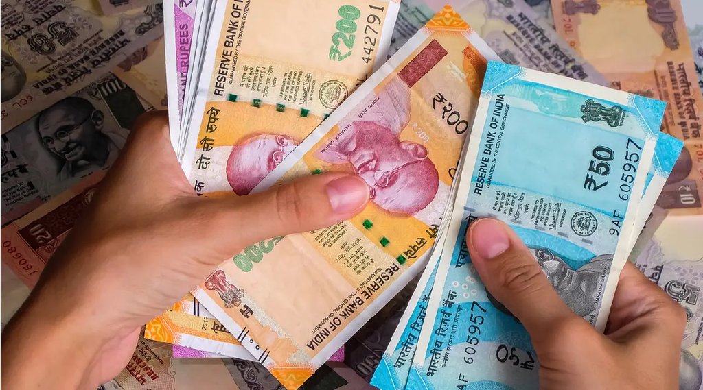 ESIC में अगर है बीमा तो लंबी बीमारी में दो साल तक म‍िलता रहेगा रोज की कमाई का 80 फीसदी नकद (File Photo)