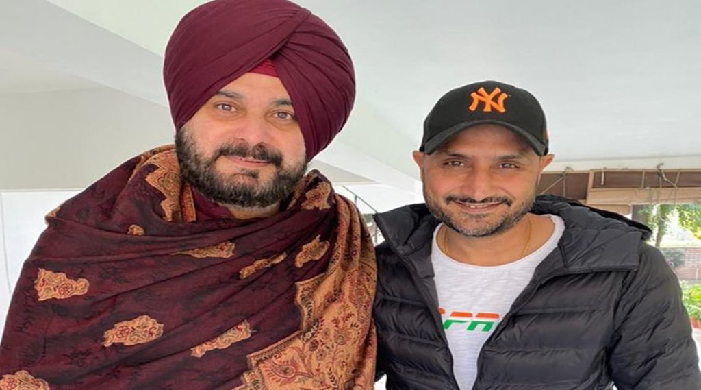 harbhajan-singh-navjot-singh-sidhu-seen-in-single-photo-punjab-congress-chief-gives-caption-of-possibilities-speculations-raised-for-joining-congress