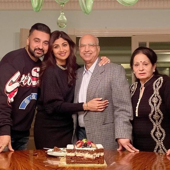 Shilpa Shetty: शिल्पा शेट्टी राज कुंद्रा की दूसरी पत्नी हैं। शिल्पा ने भी शादी के बाद सास-ससुर के साथ ही रहना चुना।