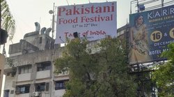 मप्रः जय श्रीराम के नारे लगा पूर्व सरपंच की हत्या, उधर सूरत में बजरंग दल के लोगों ने पाक फूड फेस्ट की होर्डिंग जलाई