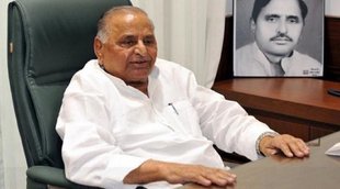mulayam singh yadav teacher story