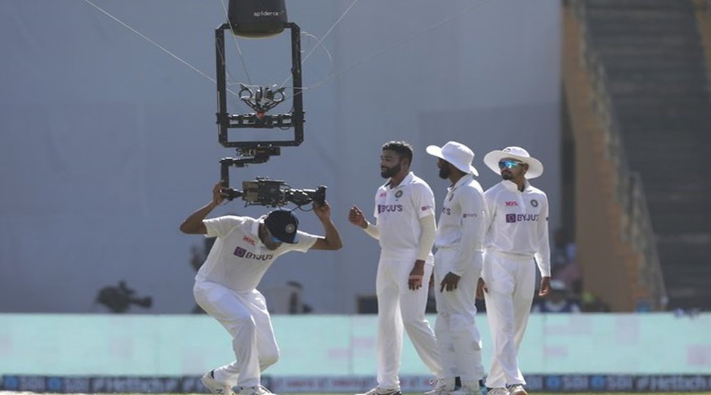 ind-vs-nz-spider-cam-stuck-between-pitch-umpires-forced-to-take-early-tea-break-ravichandran-ashwin-creates-funny-moment-watch-video ind-vs-nz-spider-cam-stuck-between-pitch-umpires-forced-to-take-early-tea-break-ravichandran-ashwin-creates-funny-moment-watch-video