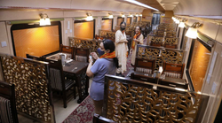 Indian Railways IRCTC: प्लेन की तरह ट्रेनों में भी रहेंगी “ट्रेन होस्टेस”, रखेंगी यात्रियों की सुरक्षा और आराम का ख्याल