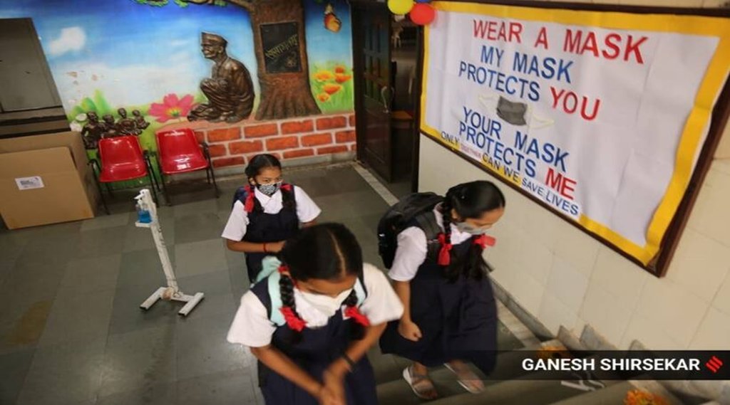 ओमीक्रोन की वजह से मुंबई में बच्चों को स्कूल भेजने में कई पैरेंट्स डर रहे हैं। (Photo- Indian Express File) 