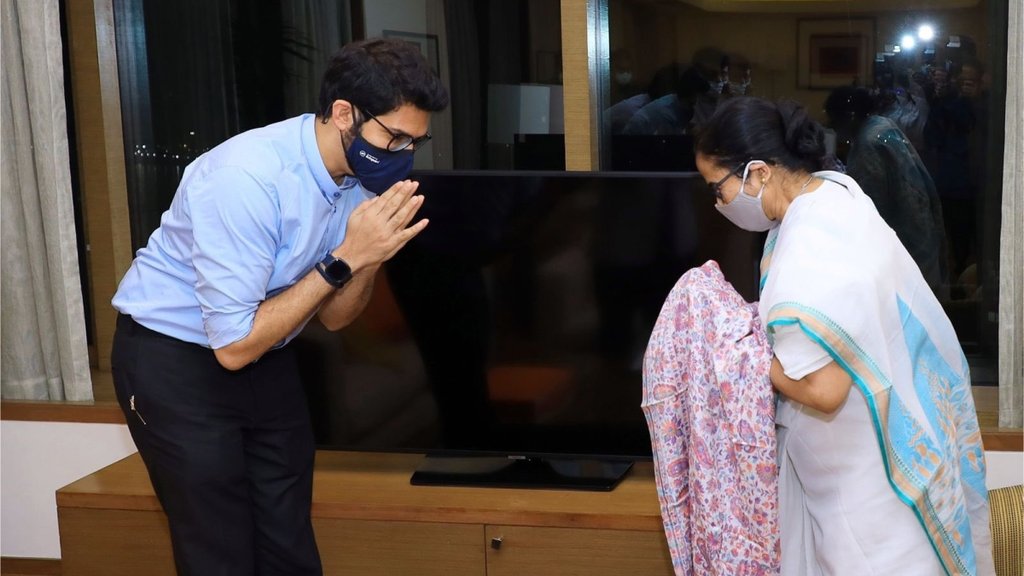 पिछले दिनों ममता बनर्जी ने शिवसेना नेता आदित्य ठाकरे से मुंबई में मुलाक़ात की थी (फोटो: ट्विटर/ AUThackeray)