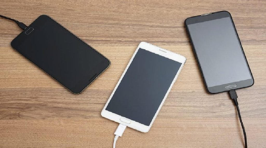 अगर आप खरीदने जा रहे हैं सेकेंड हैंड iphone व स्‍मार्टफोन तो ऐसे चेक करें सर्विस हिस्‍ट्री व रिपेरिं‍ग डिटेल (File Photo)