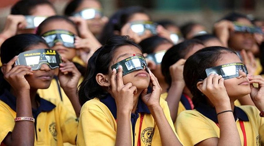 सूर्य ग्रहण की सांकेतिक तस्वीर। फोटो- एक्सप्रेस आर्काइव