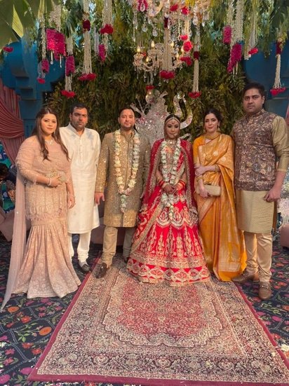 рддреЗрдЬрд╕реНрд╡реА рдпрд╛рджрд╡ рдХреА рд╢рд╛рджреА рдореЗрдВ рдЙрдирдХреА рдмрд╣рдиреЛрдВ рдХреЗ рд╕рд╛рде рд╕рднреА рдмрд╣рдиреЛрдИ рднреА рд╢рд╛рдорд┐рд▓ рд░рд╣реЗред