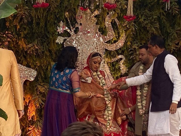  तेजस्वी यादव की शादी दिल्ली में उनकी बहन मीसा भारती के फार्म हाउस पर संपन्न हुई। 