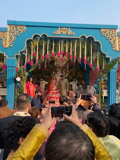इस शादी में परिवार के लोग और खास रिश्तेदार ही शामिल रहे।